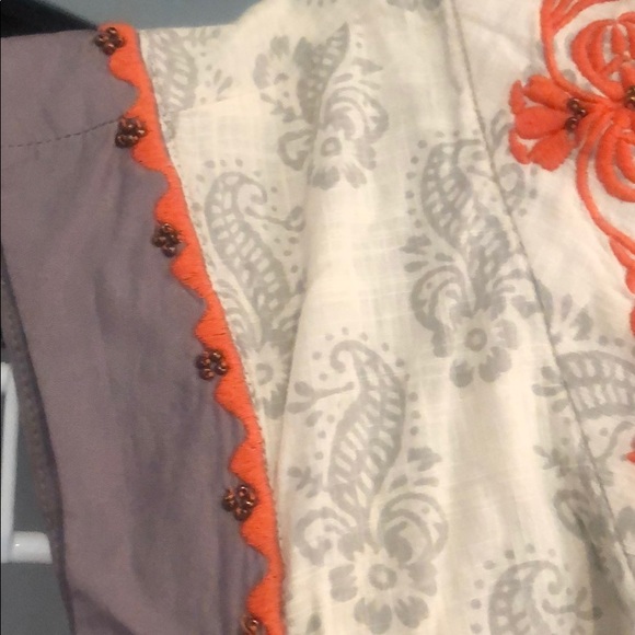 Adorable Anthropologie top! - Picture 4 of 5